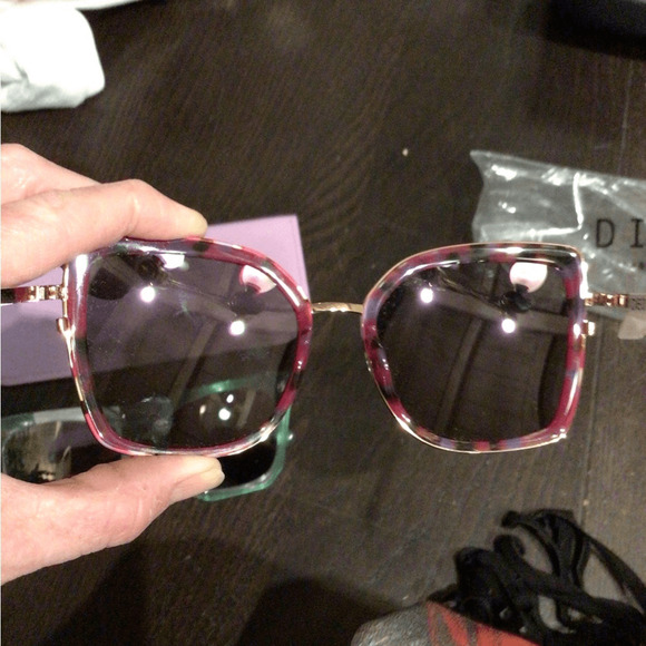 NEW! DIFF Clarissa Purple Sunglasses with Red Case